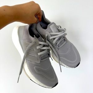 ALMOST BRAND NEW Ultraboost Light 22 Running Shoes